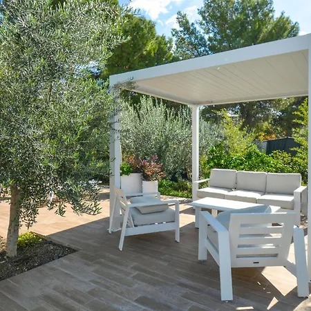 Сasa de vacaciones Lovely Home In Chiaramonte Gulfi